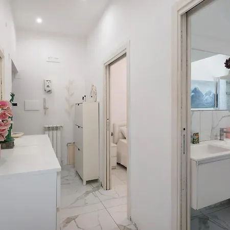 Whiteandblacknapoli Apartment