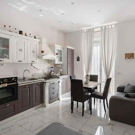 Apartment Whiteandblacknapoli Naples