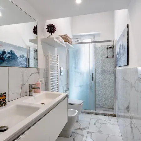 Апартаменты Whiteandblacknapoli *
