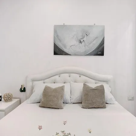 Whiteandblacknapoli *